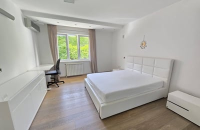 Location d’un appartement spacieux de 3 pièces, 126 m², au centre de Belgrade, Serbie